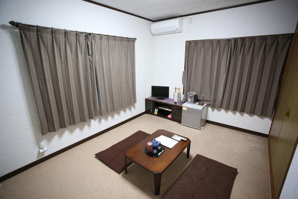 Minshuku Tenhou Hotel Takachiho Buitenkant foto